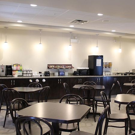 Prairie Moon Inn & Suites Macklin Exteriér fotografie