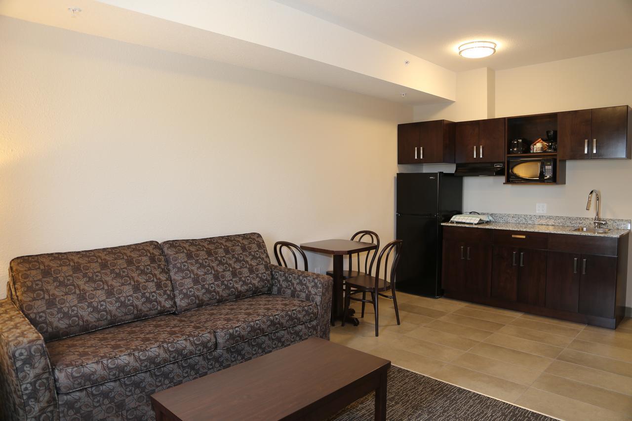 Prairie Moon Inn & Suites Macklin Exteriér fotografie