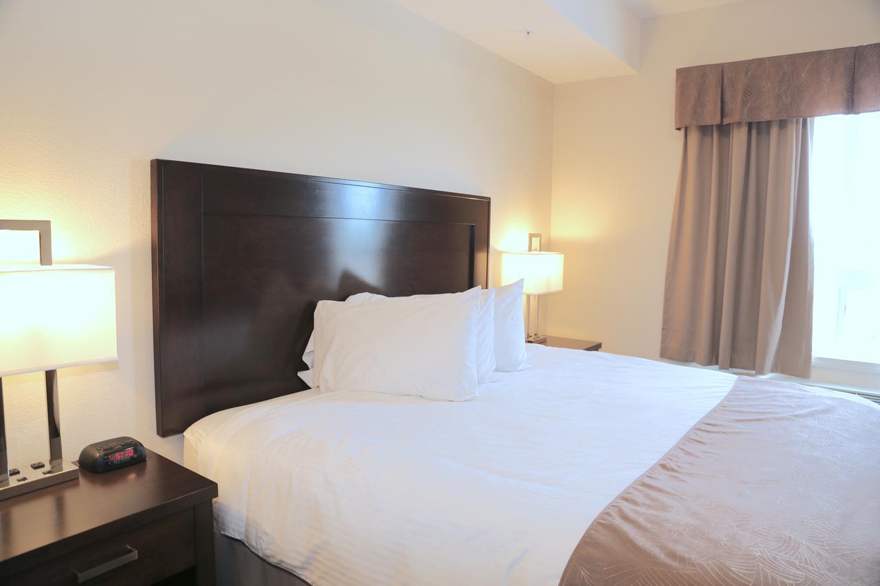 Prairie Moon Inn & Suites Macklin Exteriér fotografie